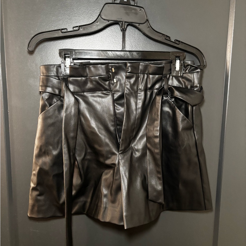 Zara Black High Waist Shorts with Pleated Front and Loose Fit